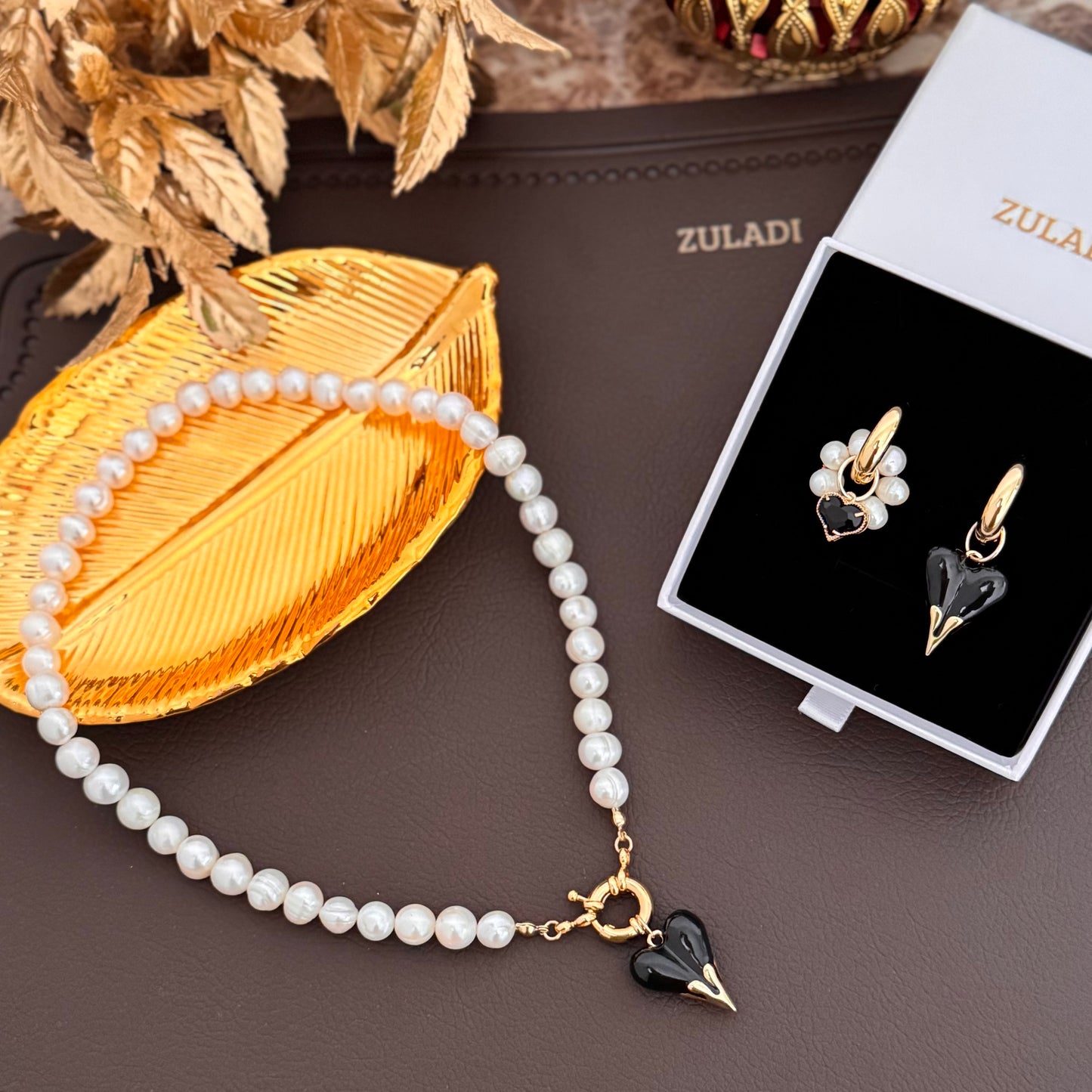 Amour Noire Pearl Necklace Set